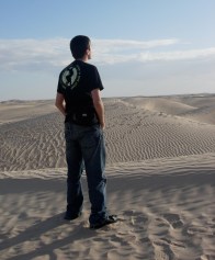 pensare seguire di spalle