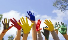 mani-colorate-al-cielo